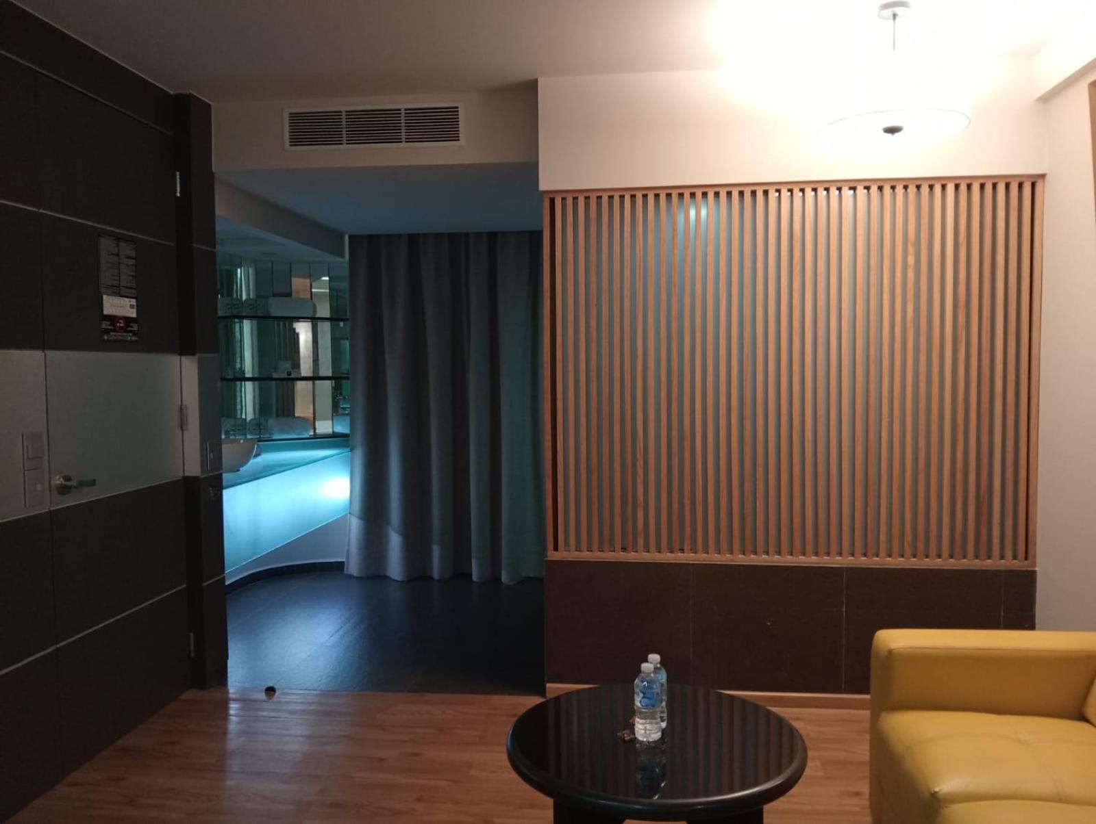 Ramada By Wyndham Mexico City Santa Fe Esterno foto